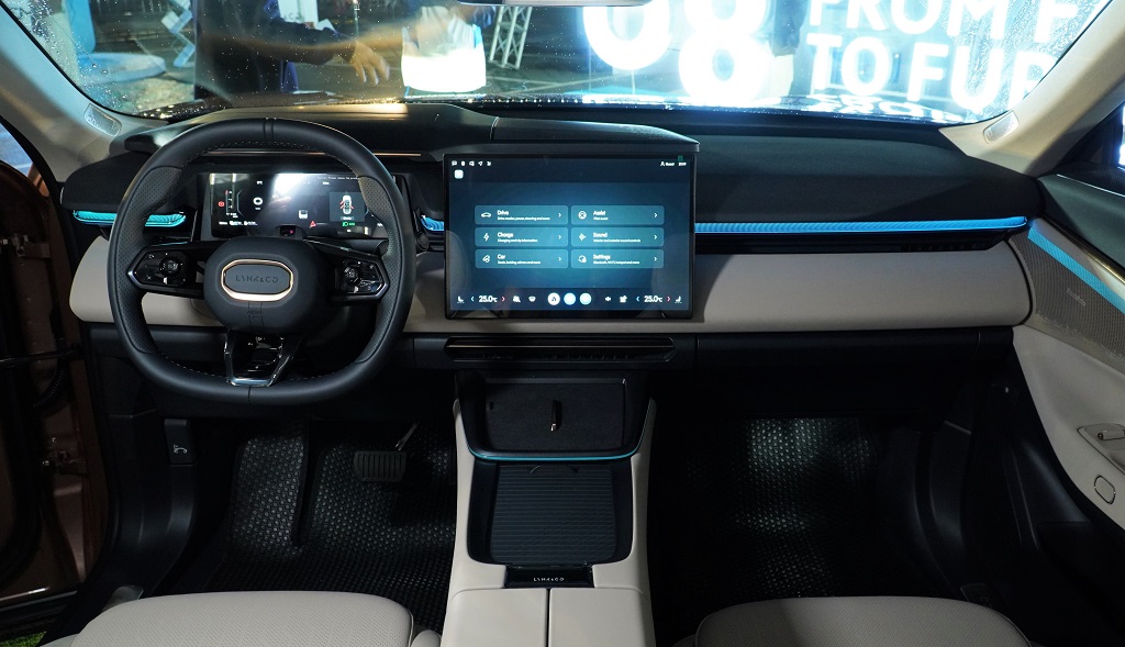SUV PHEV 5 chỗ Lynk & Co 08 giá từ 1,3 tỉ đồng tại Việt Nam - Ảnh 3.