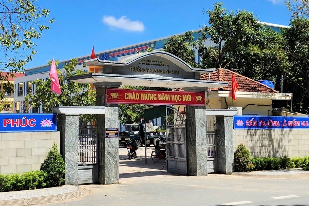 Trường vận động 10 cây giáng hương giá 130 triệu đồng vì phù hợp cảnh quan - 2