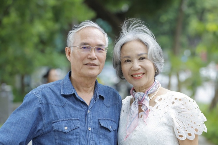 Hội chị em U70 lấp lánh mái tóc bạc 6 Hội chị em U70 'lấp lánh mái tóc bạc' - 5