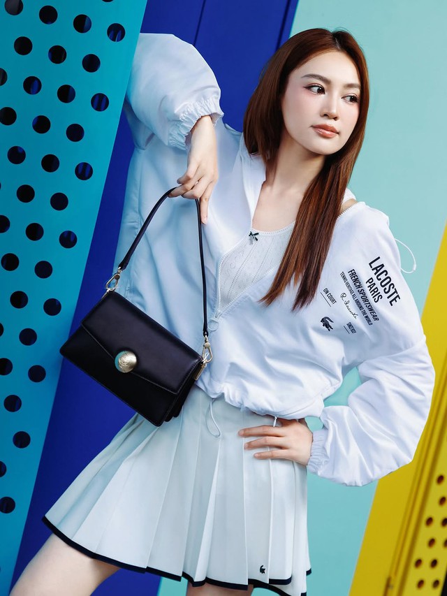 Khoe eo thon, tôn dáng cá tính với áo khoác crop top- Ảnh 5.