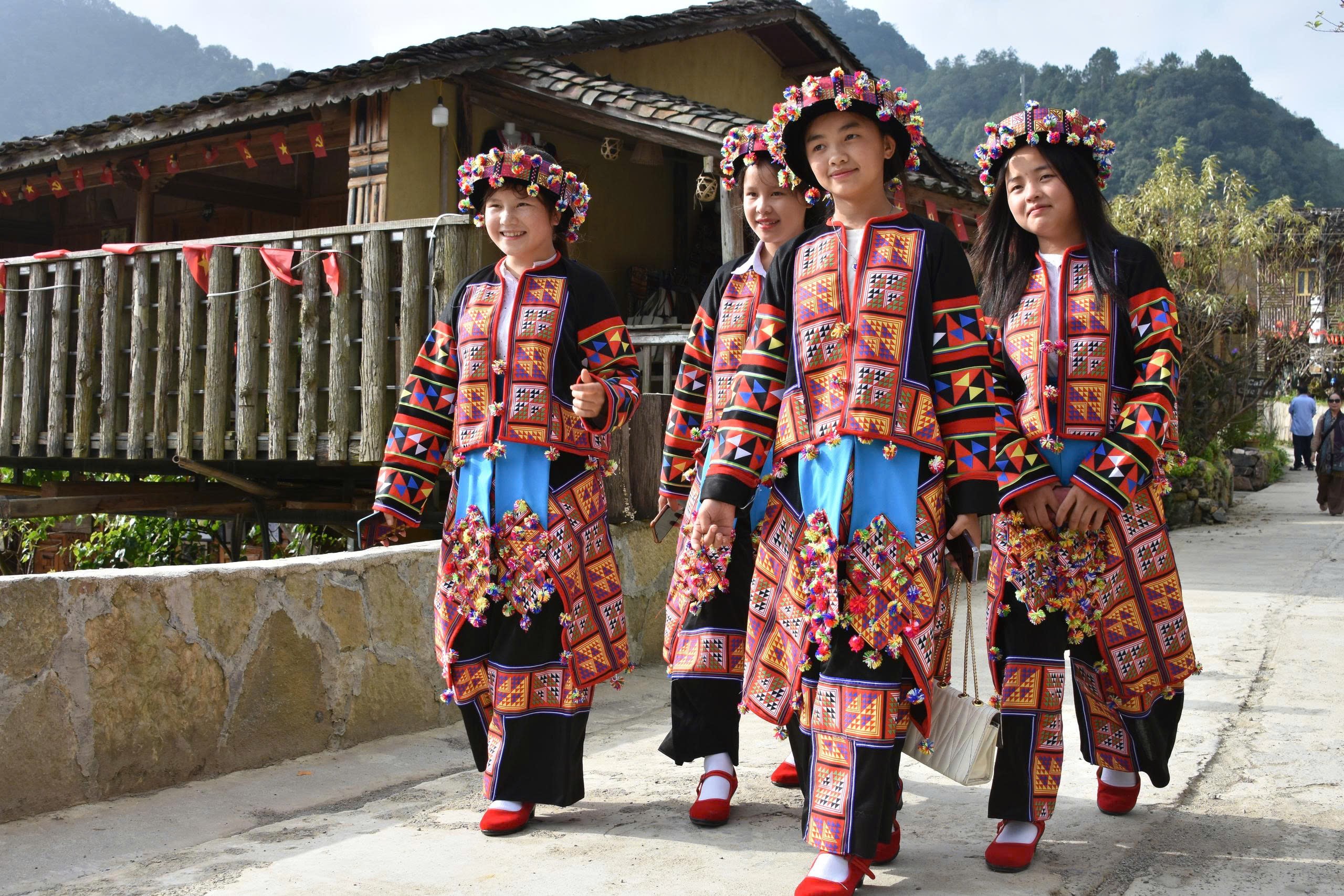 Lô Lô Chải - Làng du lịch tốt nhất thế giới 2 Lô Lô Chải - Làng du lịch tốt nhất thế giới - Ảnh 2.