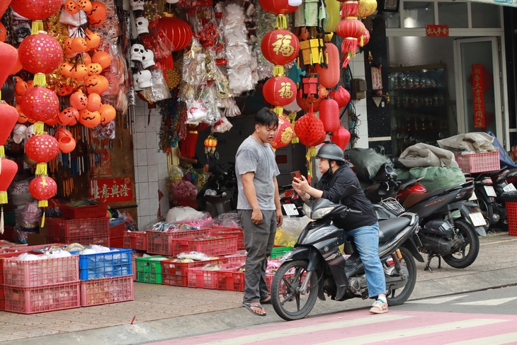 'Phố hàng mã' tại TP.HCM vắng lặng mùa Halloween, vì sao? 3 'Phố hàng mã' tại TP.HCM vắng lặng mùa Halloween, vì sao? - Ảnh 3.