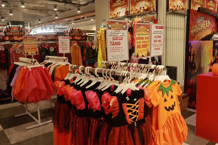 'Phố hàng mã' tại TP.HCM vắng lặng mùa Halloween, vì sao? 5 Halloween - Ảnh 5.