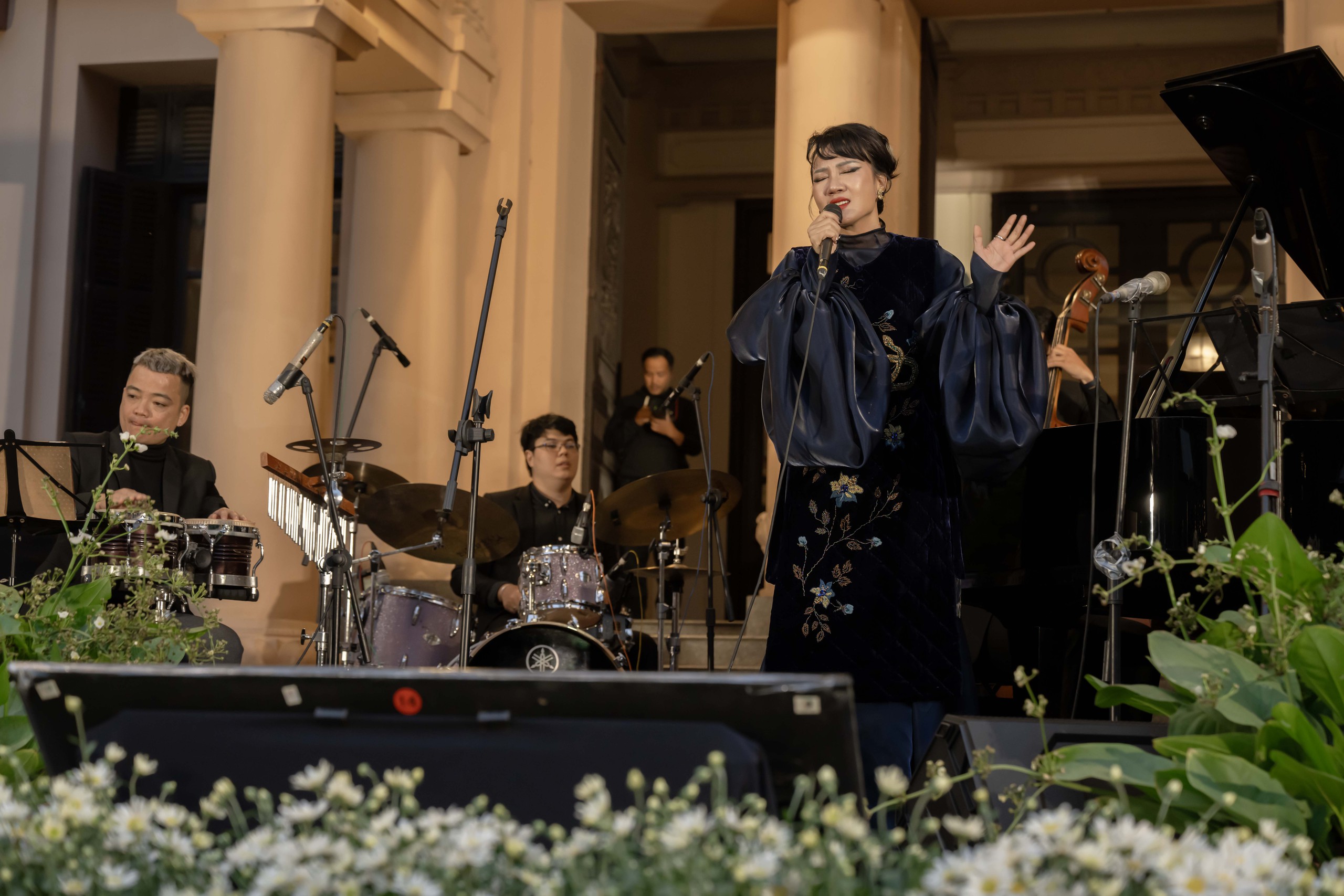 Khi nhạc Trịnh Công Sơn được chuyển ngữ, ngân vang giai điệu jazz - Ảnh 3.