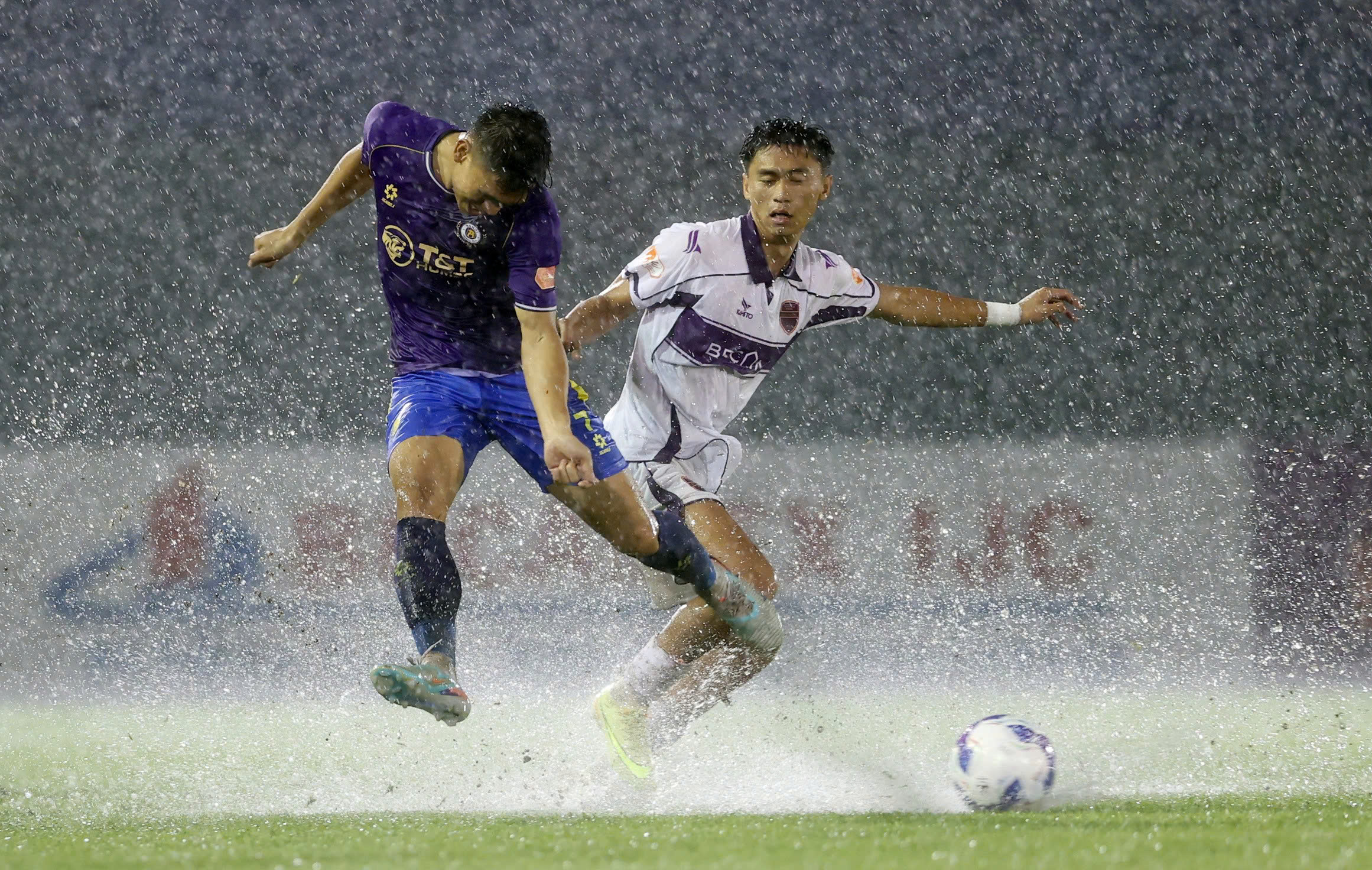 Đỗ Hoàng Hên ghi bàn giúp HLV Harry Kewell cùng Hà Nội thắng ngược nghẹt thở: ‘Tôi rất hạnh phúc’- Ảnh 2. Đỗ Hoàng Hên ghi bàn giúp HLV Harry Kewell cùng Hà Nội thắng ngược nghẹt thở: ‘Tôi rất hạnh phúc’- Ảnh 2.
