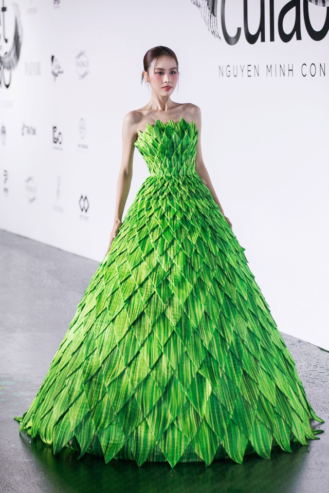 Phương Mỹ Chi, Lương Thùy Linh nổi bật tại sàn diễn 'Miệt cù lao'- Ảnh 5. Phương Mỹ Chi, Lương Thùy Linh nổi bật tại sàn diễn 'Miệt cù lao'- Ảnh 5.