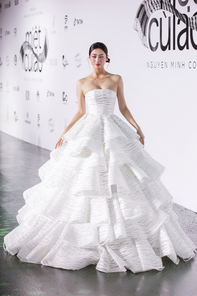 Phương Mỹ Chi, Lương Thùy Linh nổi bật tại sàn diễn 'Miệt cù lao'- Ảnh 8. Phương Mỹ Chi, Lương Thùy Linh nổi bật tại sàn diễn 'Miệt cù lao'- Ảnh 8.