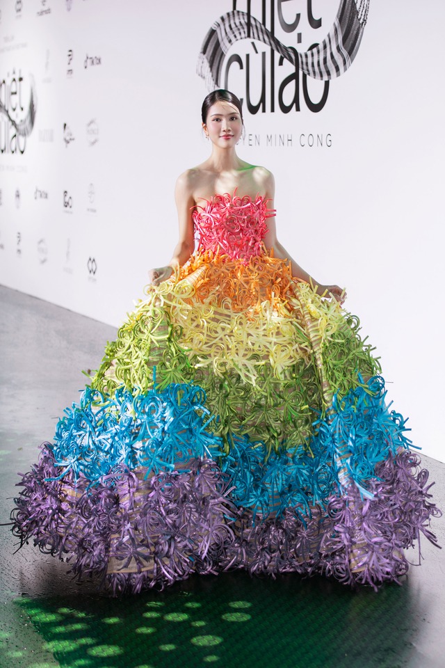 Phương Mỹ Chi, Lương Thùy Linh nổi bật tại sàn diễn 'Miệt cù lao'- Ảnh 7. Phương Mỹ Chi, Lương Thùy Linh nổi bật tại sàn diễn 'Miệt cù lao'- Ảnh 7.