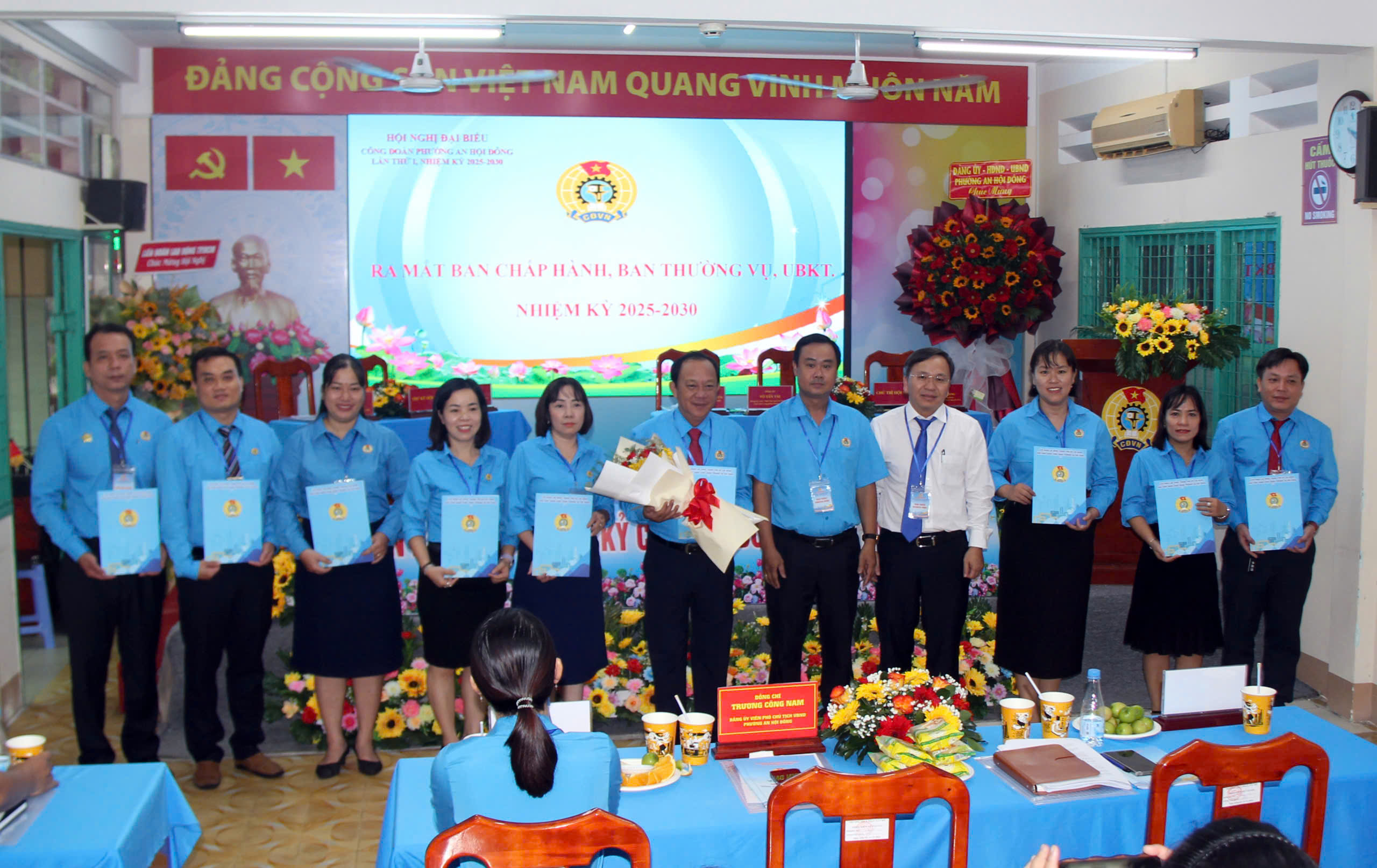 Đổi mới hoạt động để bảo vệ, chăm lo tốt hơn cho đoàn viên 4 Đổi mới hoạt động để bảo vệ, chăm lo tốt hơn cho đoàn viên - lao động - Ảnh 4.