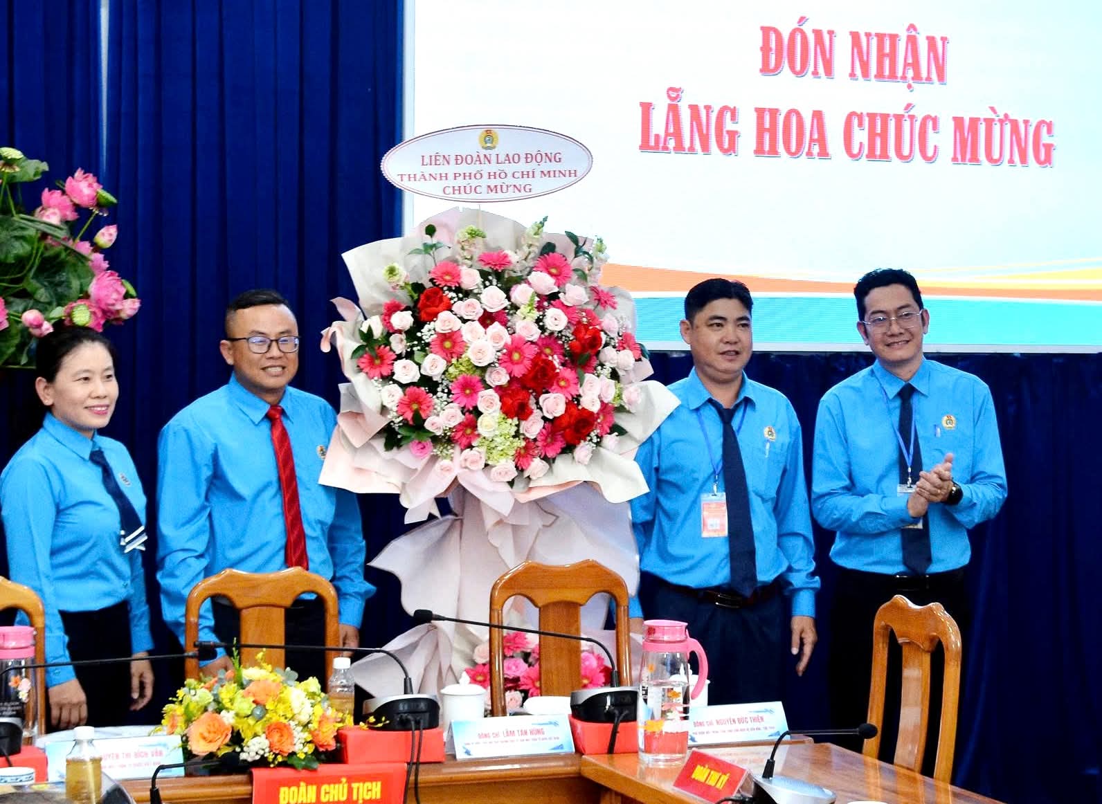 Đổi mới hoạt động để bảo vệ, chăm lo tốt hơn cho đoàn viên 8 Đổi mới hoạt động để bảo vệ, chăm lo tốt hơn cho đoàn viên - lao động - Ảnh 8.