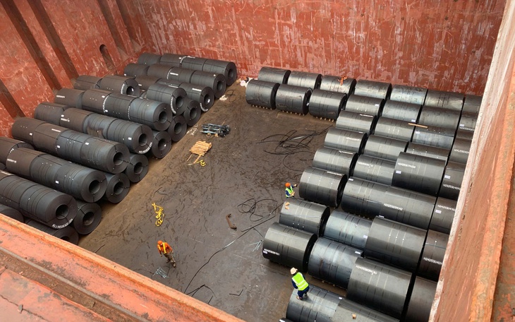 Bộ Công Thương điều tra thép Trung Quốc bị nghi lẩn tránh thuế chống bán phá giá - Ảnh 2.