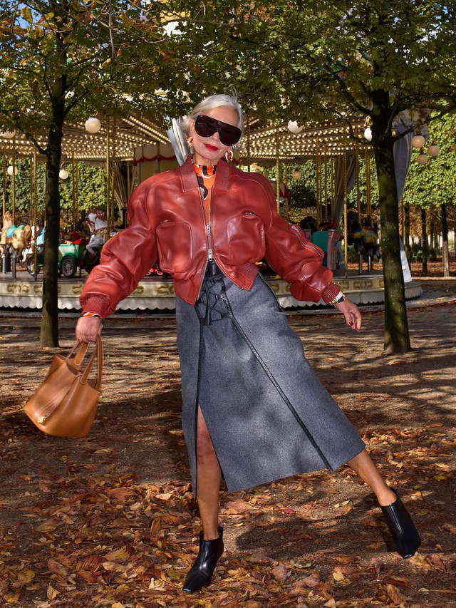 Áo khoác, điểm nhấn sành điệu gây chú ý từ phong cách đường phố 6 Làm chủ phong cách đường phố với cách diện áo khoác sành điệu này - Ảnh 6.