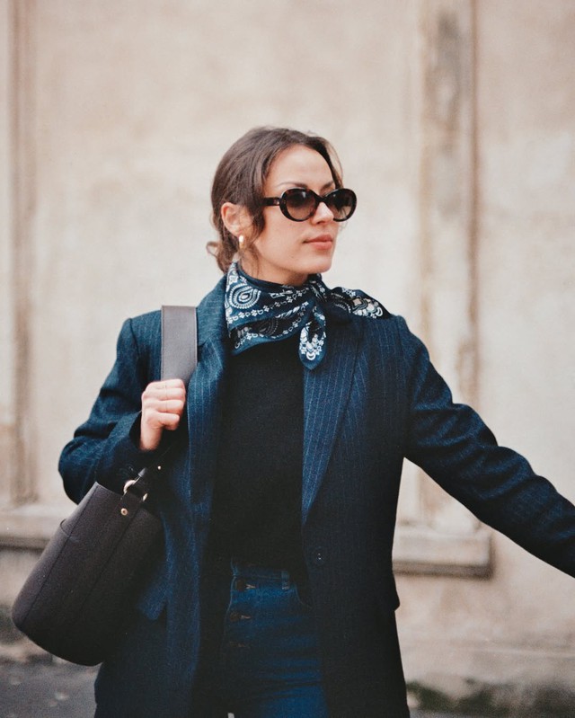 Áo khoác, điểm nhấn sành điệu gây chú ý từ phong cách đường phố 10 Làm chủ phong cách đường phố với cách diện áo khoác sành điệu này - Ảnh 10.