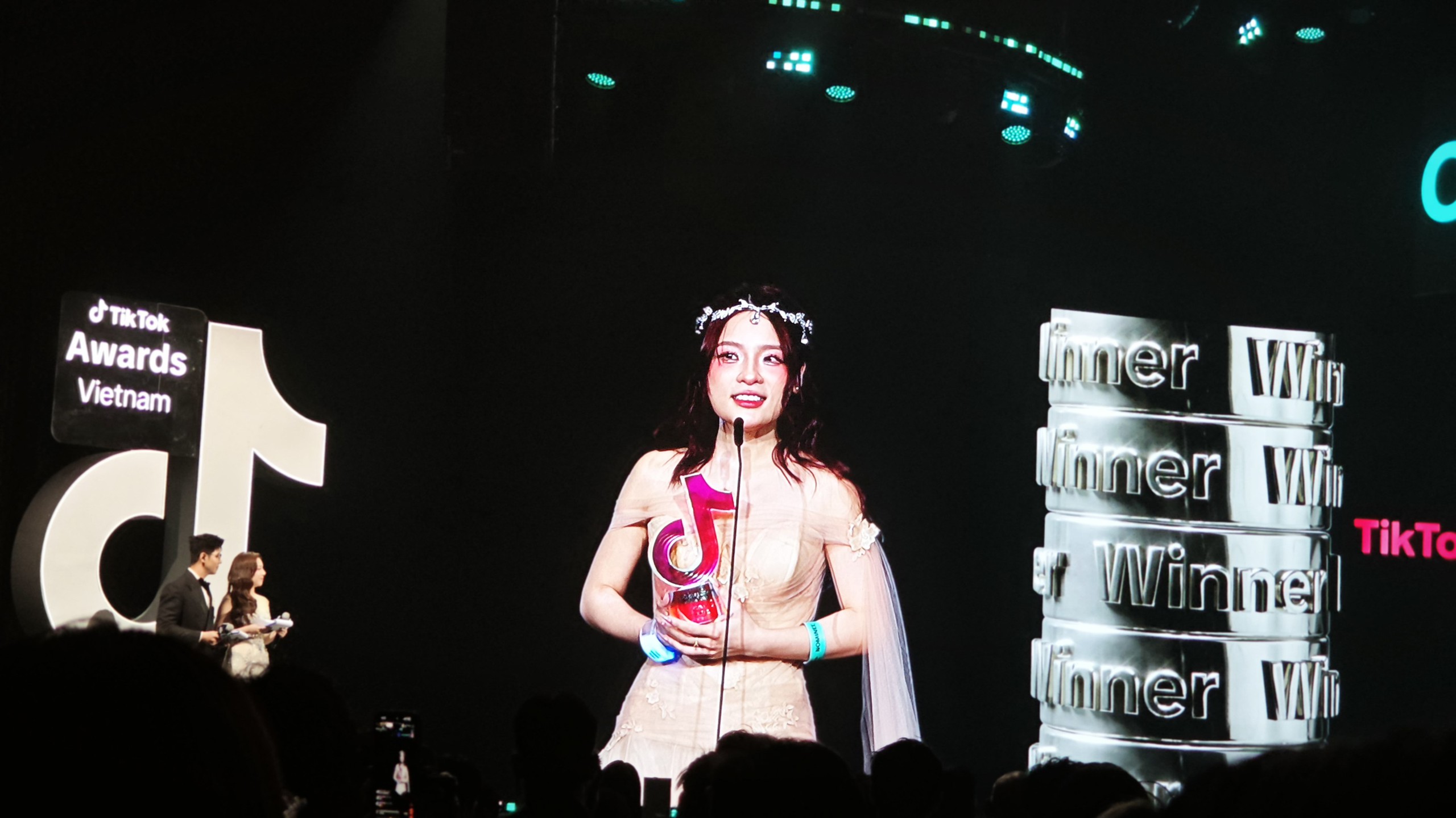 Ngọc Kem giành giải bán hàng xuất sắc tại TikTok Awards Việt Nam 2025 - Ảnh 2.