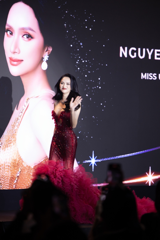 Hương Giang bật khóc nhận sash tại họp báo Miss Universe Vietnam, Hồ Ngọc Hà - Chi Pu và nửa showbiz ủng hộ hết mình- Ảnh 3.