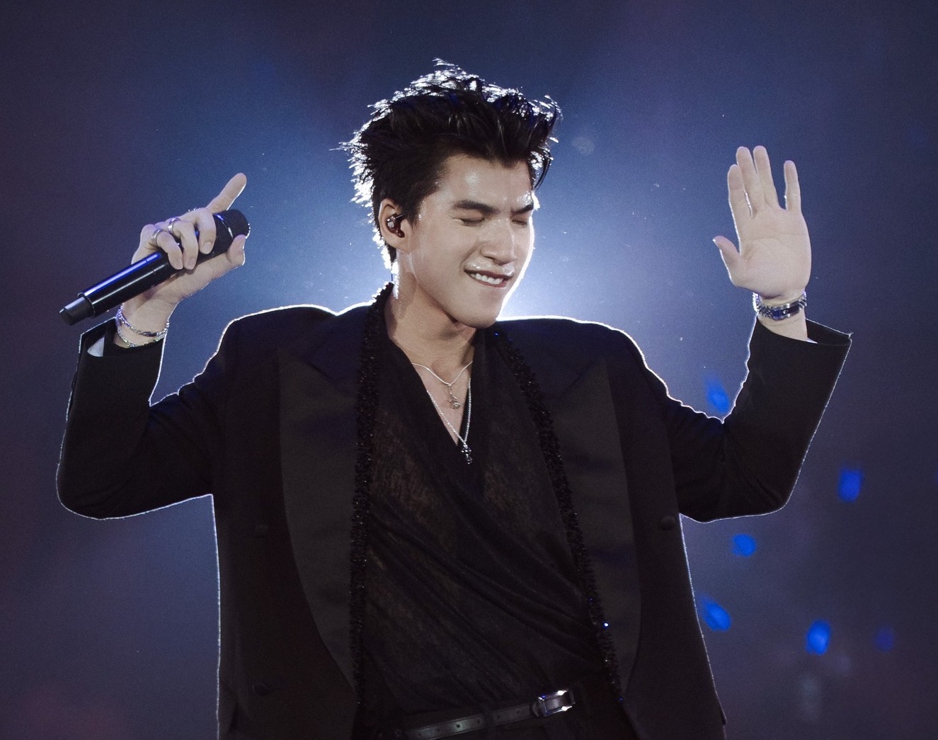 Đề nghị không mời các nghệ sĩ 'lệch chuẩn văn hóa' dự sự kiện TP.HCM- Ảnh 2. Đề nghị không mời các nghệ sĩ 'lệch chuẩn văn hóa' dự sự kiện TP.HCM- Ảnh 2.