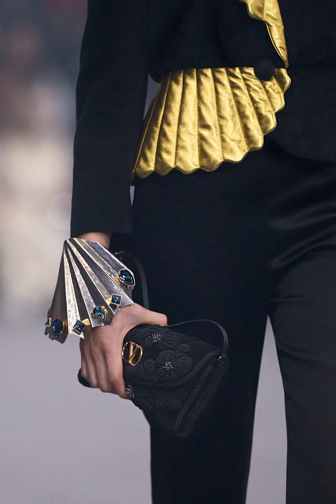 1761854559 461 Nhung chiec tui ma ban nhat dinh phai co vao