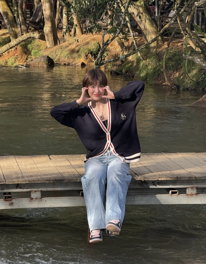 Chỉ cần áo cardigan, nàng đã có phong cách riêng đầy cuốn hút- Ảnh 8.