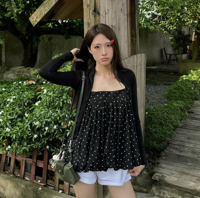 Áo khoác mỏng 'bí quyết' cho những ngày thu gió nhẹ - Ảnh 5.