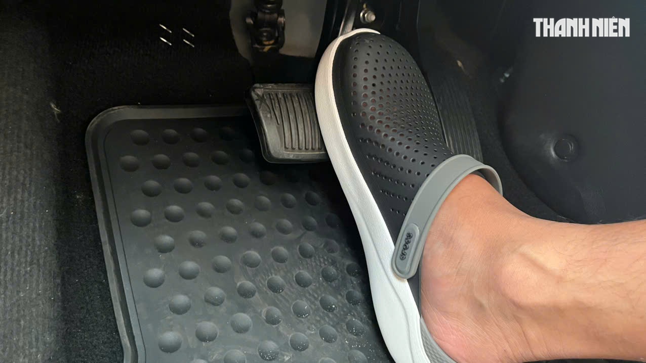 Lái xe số tự động dừng giữa dốc, dùng phanh tay hay phanh chân an toàn hơn? - Ảnh 2.