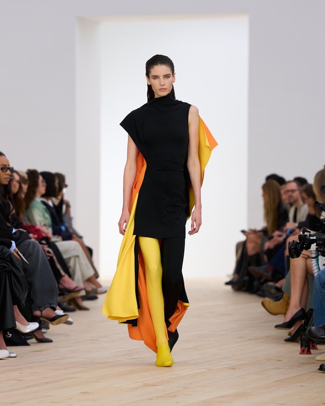 Tông vàng mặt trời khuấy động mùa thu, khiến nàng đẹp rực rỡ, trẻ trung- Ảnh 2.