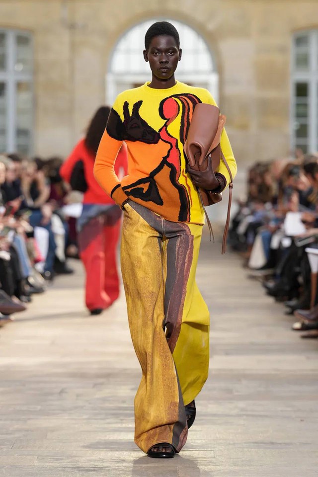 Tông vàng mặt trời khuấy động mùa thu, khiến nàng đẹp rực rỡ, trẻ trung- Ảnh 3.