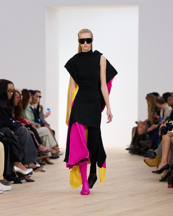 Tông vàng mặt trời khuấy động mùa thu, khiến nàng đẹp rực rỡ, trẻ trung- Ảnh 5.