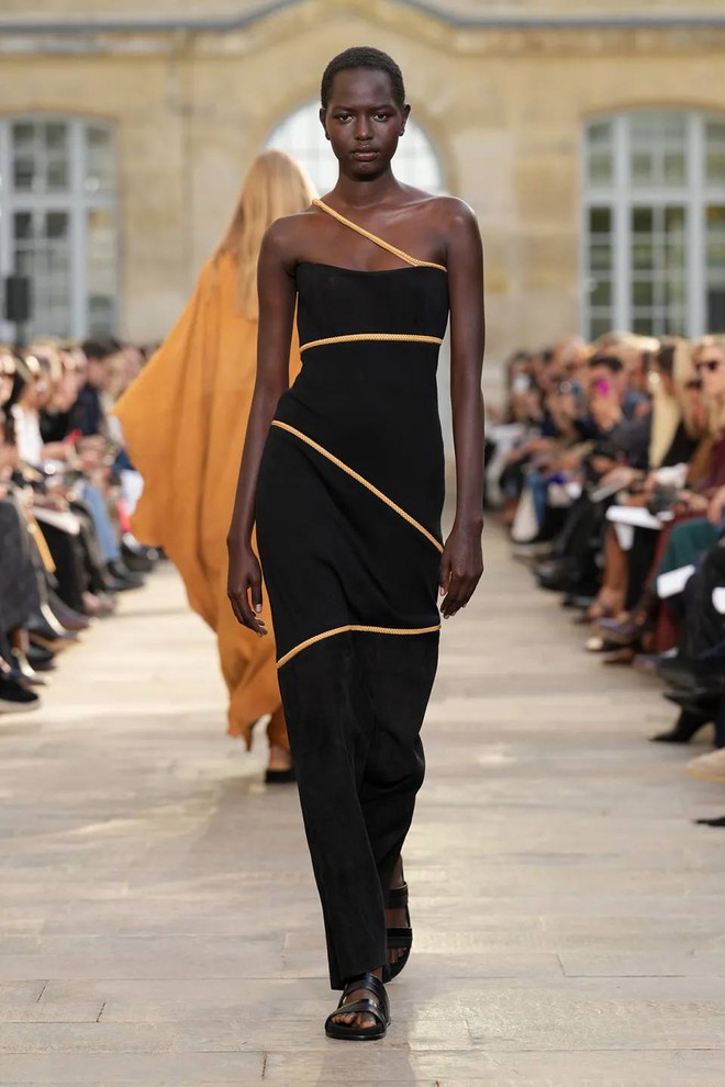 Tông vàng mặt trời khuấy động mùa thu, khiến nàng đẹp rực rỡ, trẻ trung- Ảnh 6.