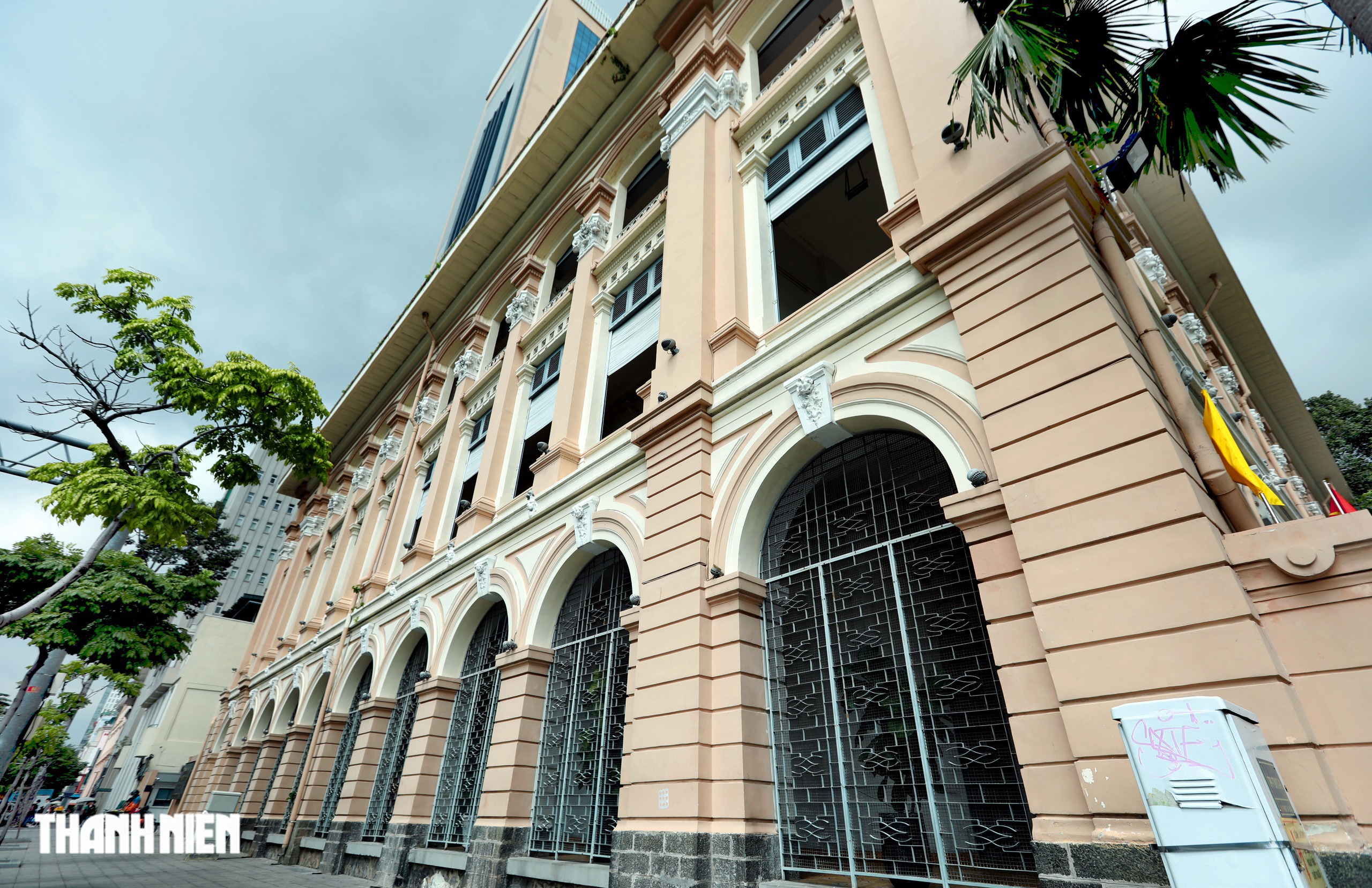 Tòa nhà hơn 100 năm ở TP.HCM mang dấu ấn kiến trúc Pháp Độc đáo - Ảnh 3. Tòa nhà hơn 100 năm ở TP.HCM mang dấu ấn kiến trúc Pháp Độc đáo - Ảnh 3.
