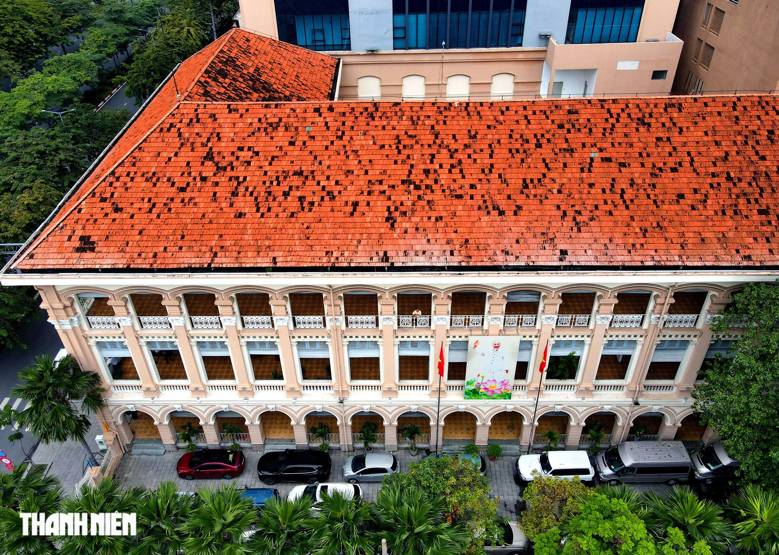 Tòa nhà hơn 100 năm ở TP.HCM mang dấu ấn kiến trúc Pháp Độc đáo - Ảnh 6. Tòa nhà hơn 100 năm ở TP.HCM mang dấu ấn kiến trúc Pháp Độc đáo - Ảnh 6.