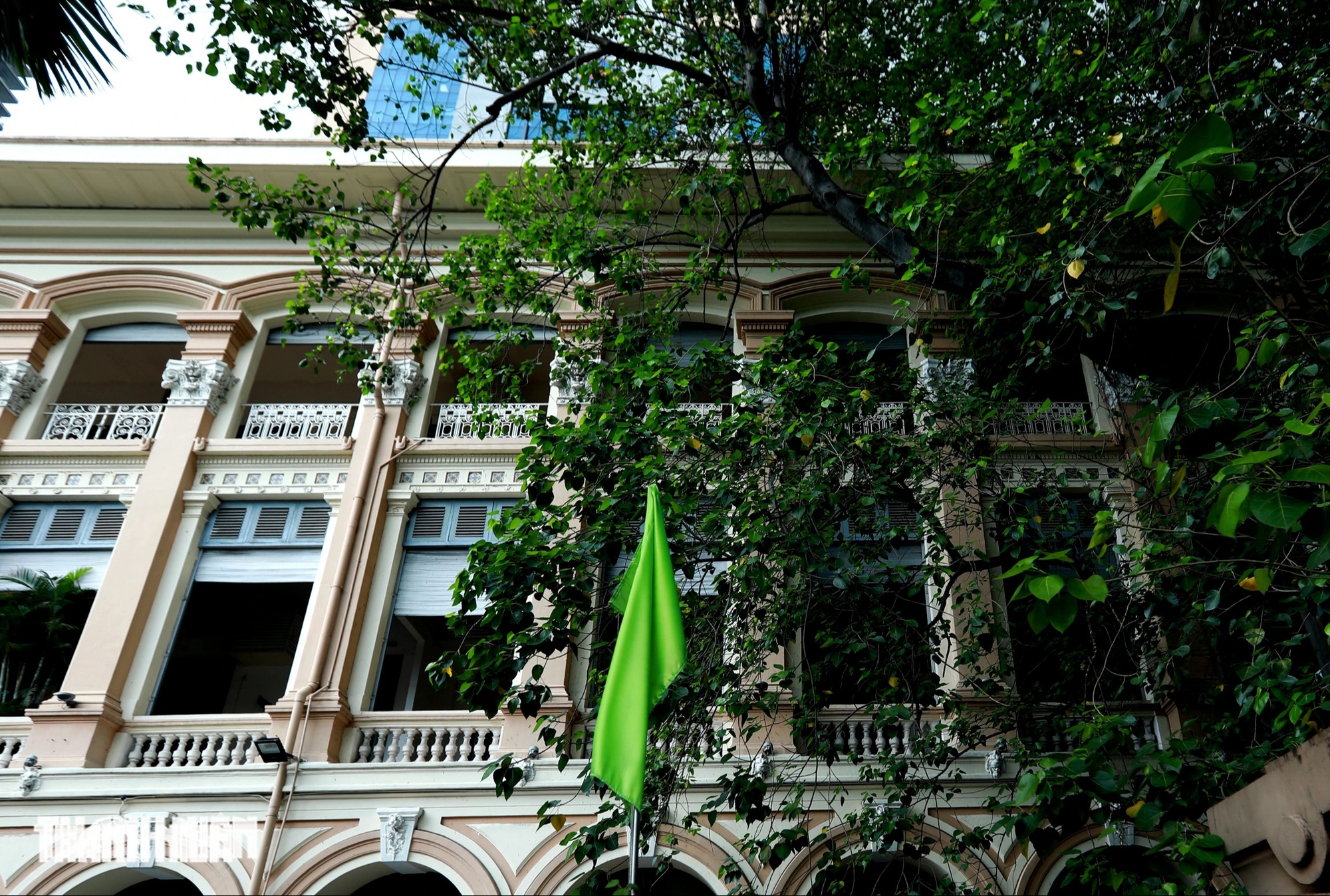 Tòa nhà hơn 100 năm ở TP.HCM mang dấu ấn kiến trúc Pháp Độc đáo - Ảnh 10. Tòa nhà hơn 100 năm ở TP.HCM mang dấu ấn kiến trúc Pháp Độc đáo - Ảnh 10.