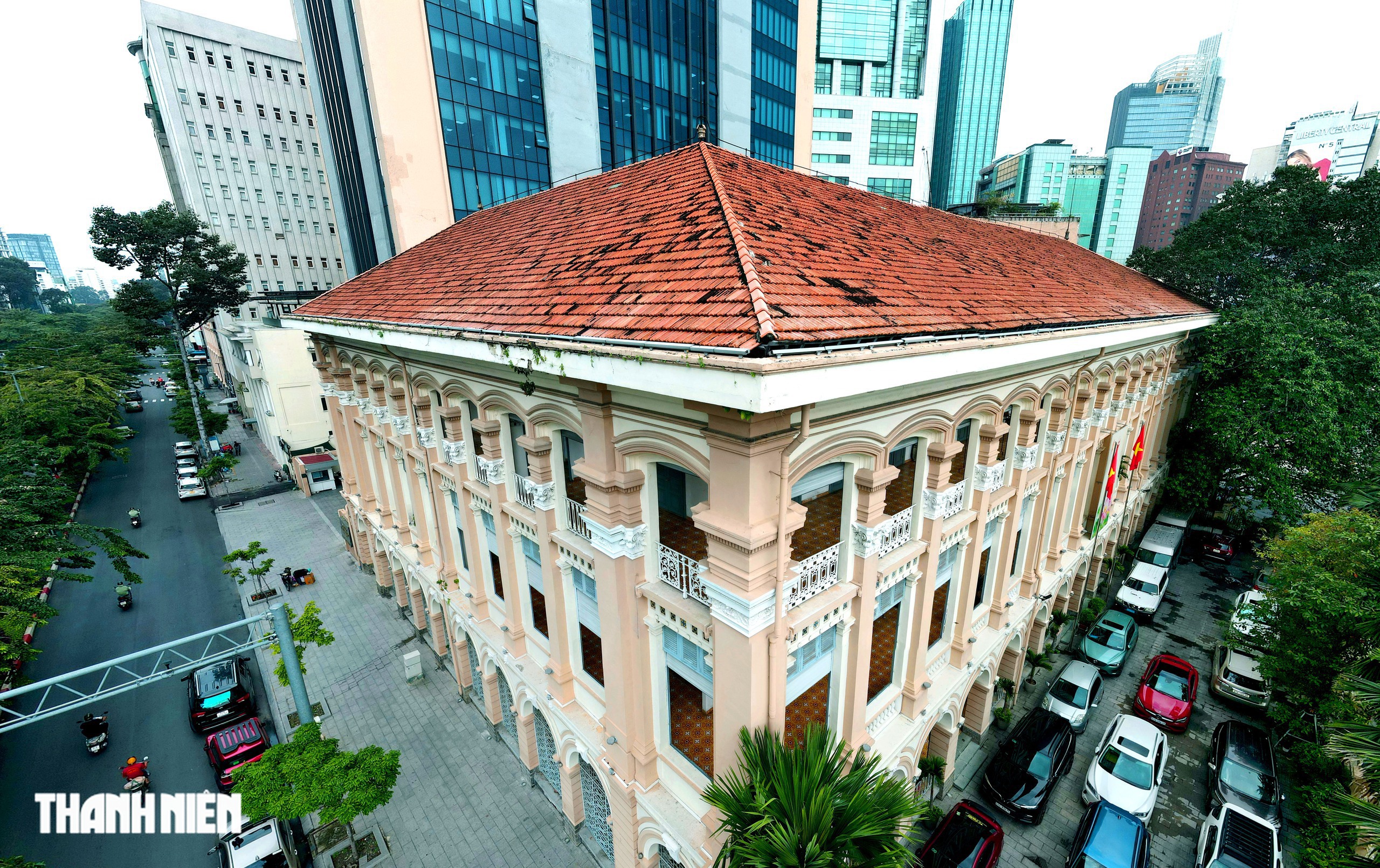 Tòa nhà hơn 100 năm ở TP.HCM mang dấu ấn kiến trúc Pháp Độc đáo - Ảnh 8. Tòa nhà hơn 100 năm ở TP.HCM mang dấu ấn kiến trúc Pháp Độc đáo - Ảnh 8.