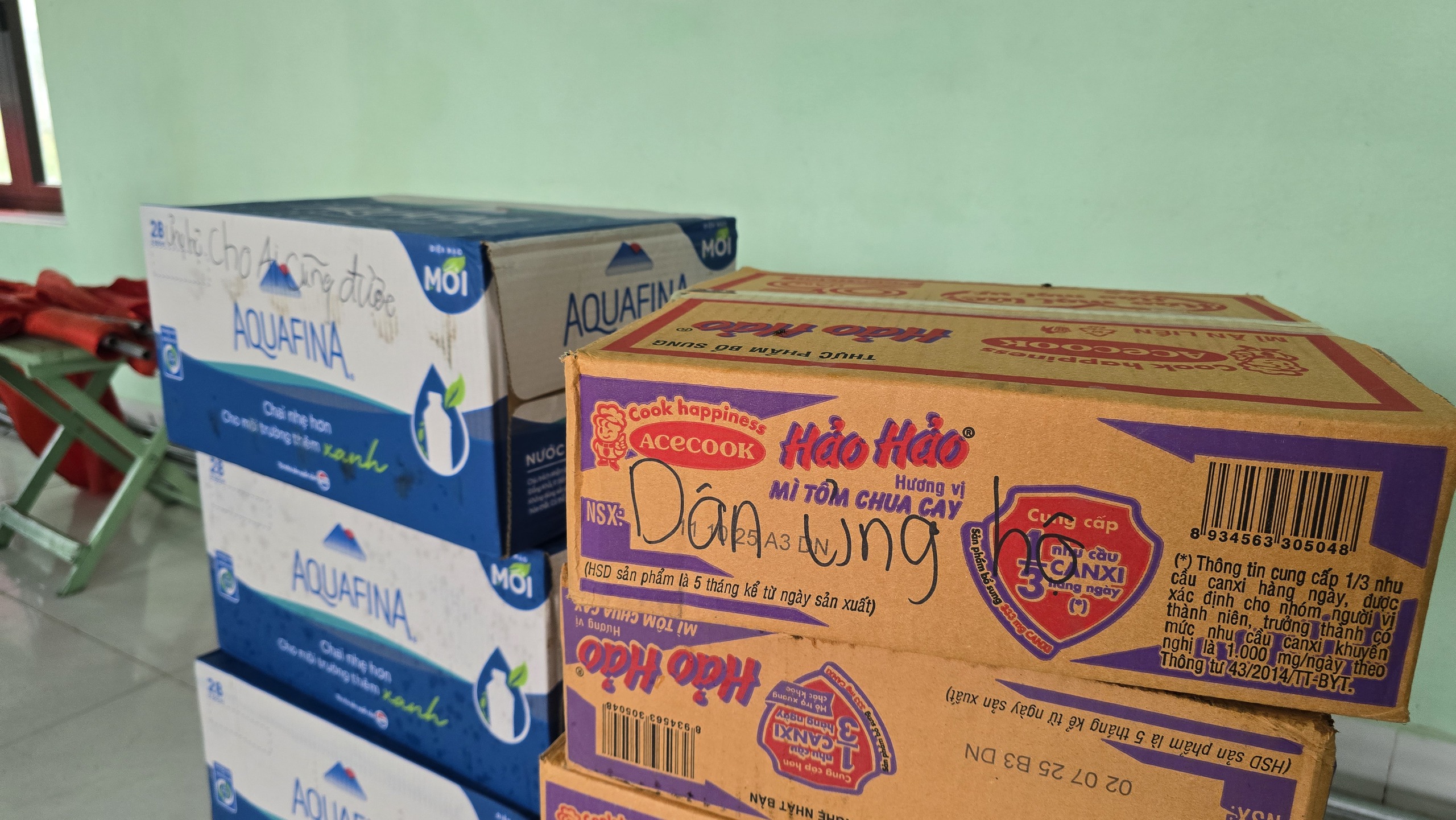 Đà Nẵng mưa lũ gây cô lập 10 xã người dân cùng nhau chi viện thực phẩm - Ảnh 8.