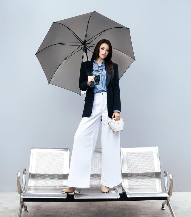 Quần trắng tạo điểm nhấn trong mọi phong cách- Ảnh 3.