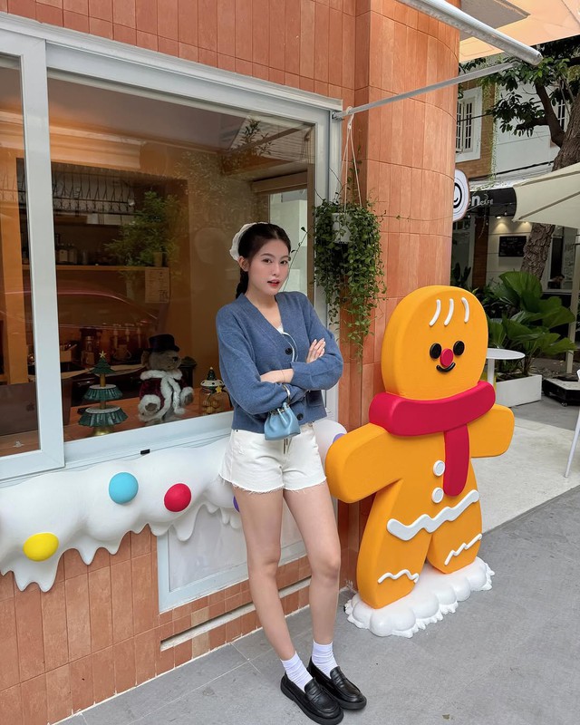 Quần trắng tạo điểm nhấn trong mọi phong cách- Ảnh 8.