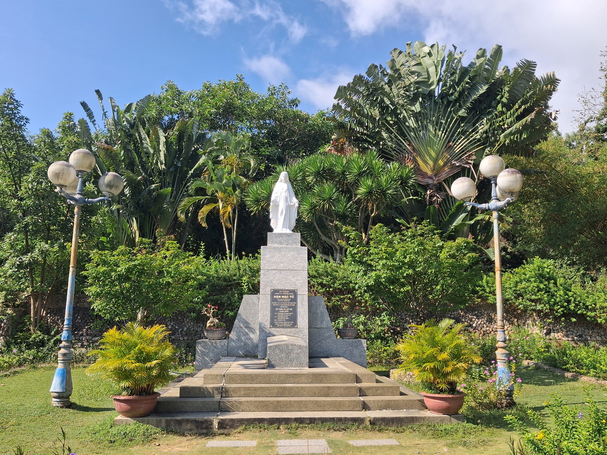 - Ảnh 4. - Ảnh 4.