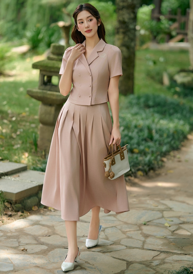 7 kiểu chân váy đa năng, cứ diện lên là đẹp- Ảnh 3. 7 kiểu chân váy đa năng, cứ diện lên là đẹp- Ảnh 3.