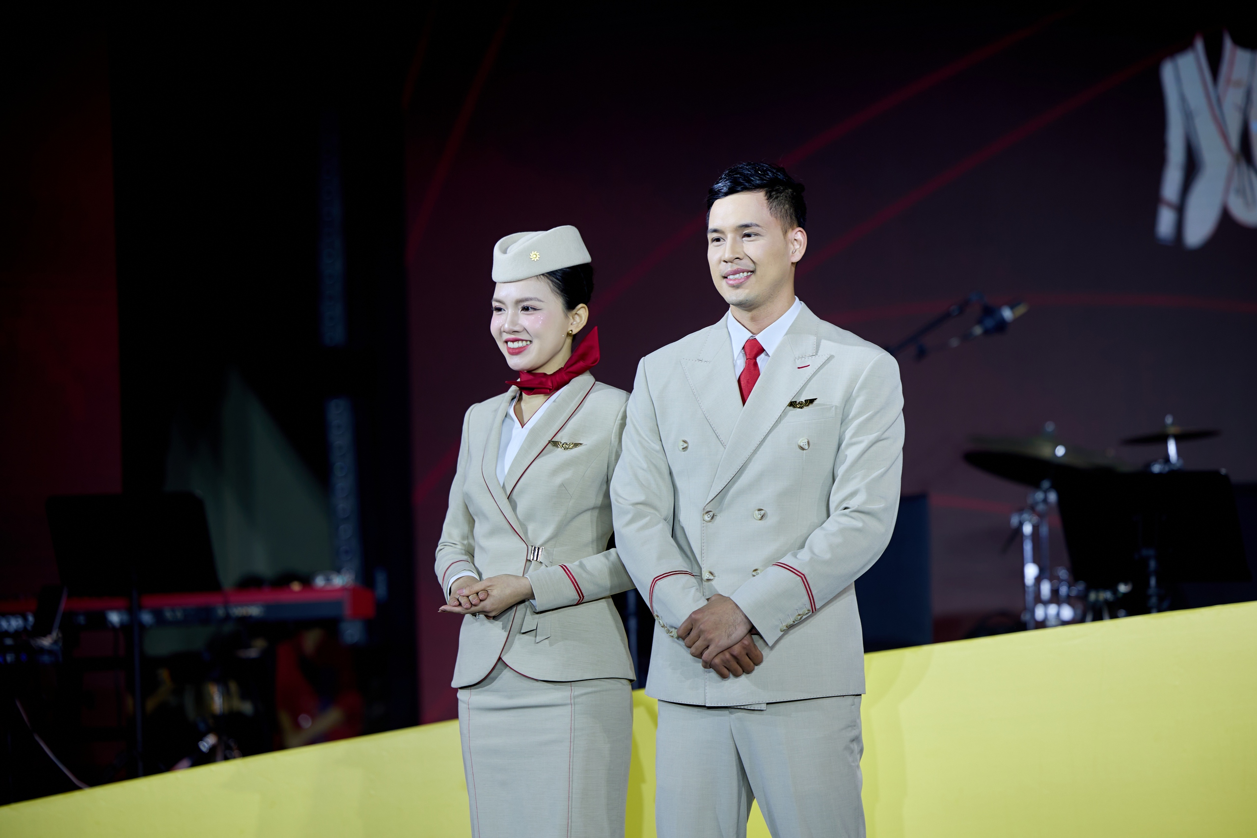 "Soi" đồng phục tiếp viên, phi công Sun PhuQuoc Airways 5 1761861233 158 Soi dong phuc tiep vien phi cong Sun PhuQuoc Airways