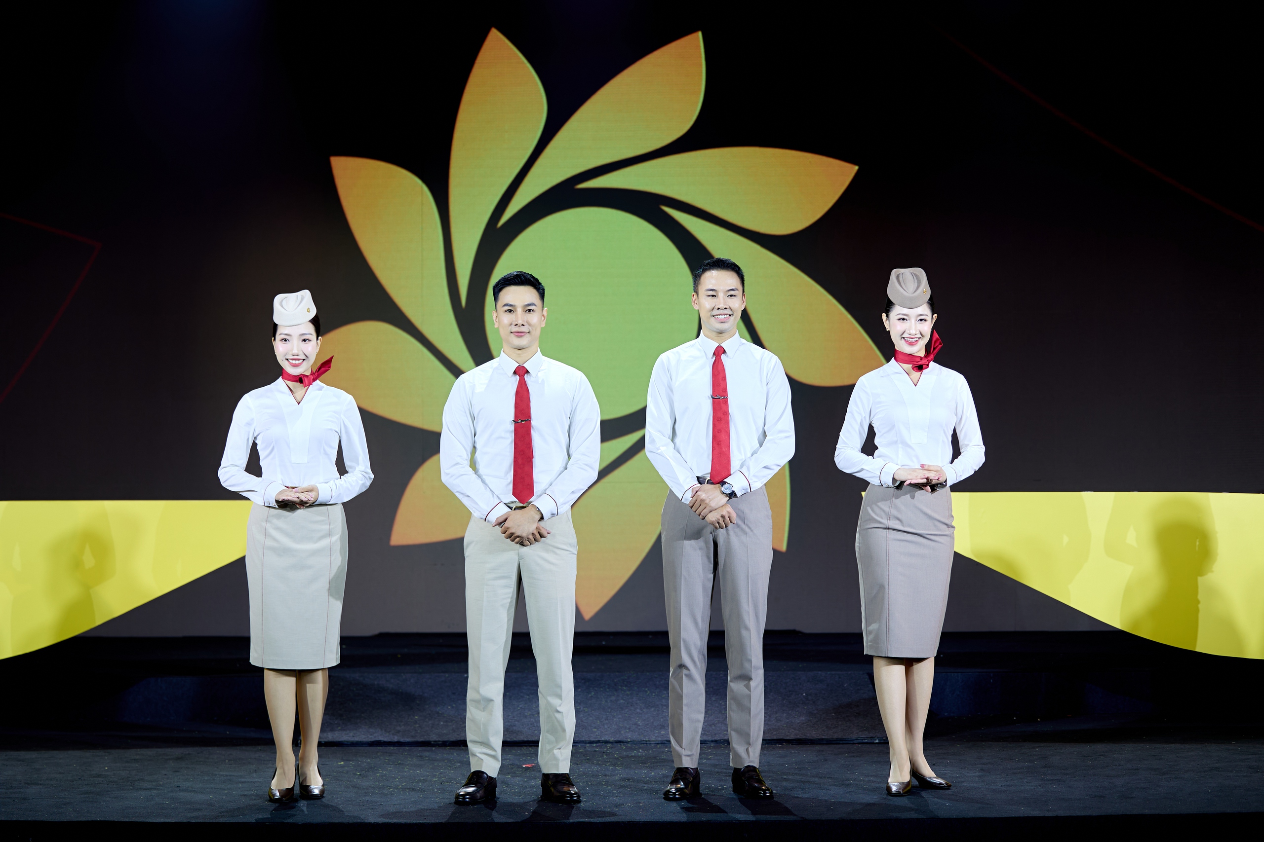 "Soi" đồng phục tiếp viên, phi công Sun PhuQuoc Airways 6 1761861234 945 Soi dong phuc tiep vien phi cong Sun PhuQuoc Airways