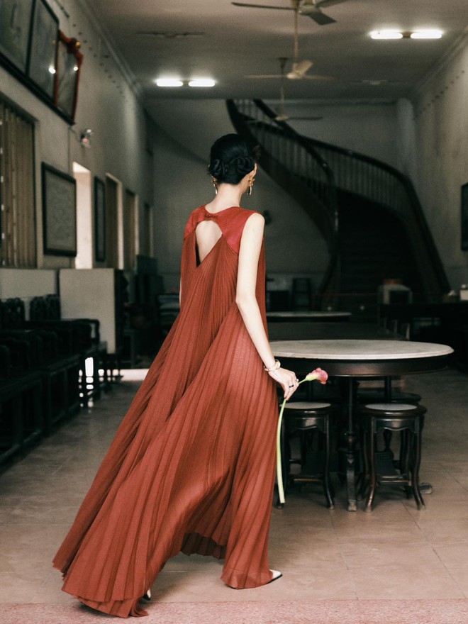 Váy suông, món đồ tối giản hoàn hảo cho mọi dịp- Ảnh 2. Váy suông, món đồ tối giản hoàn hảo cho mọi dịp- Ảnh 2.