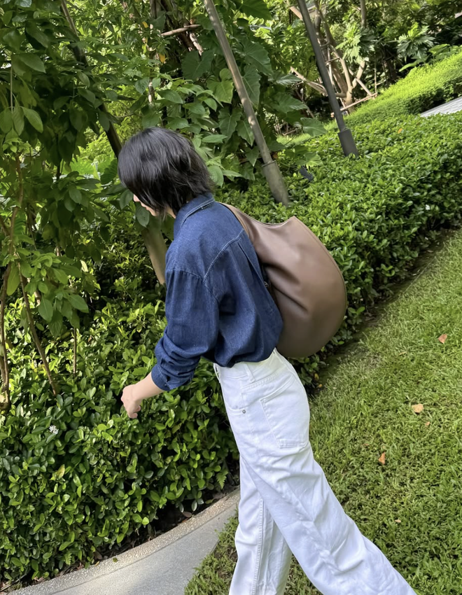 Tối giản mà sang trọng với quần dài trắng- Ảnh 5. Tối giản mà sang trọng với quần dài trắng- Ảnh 5.