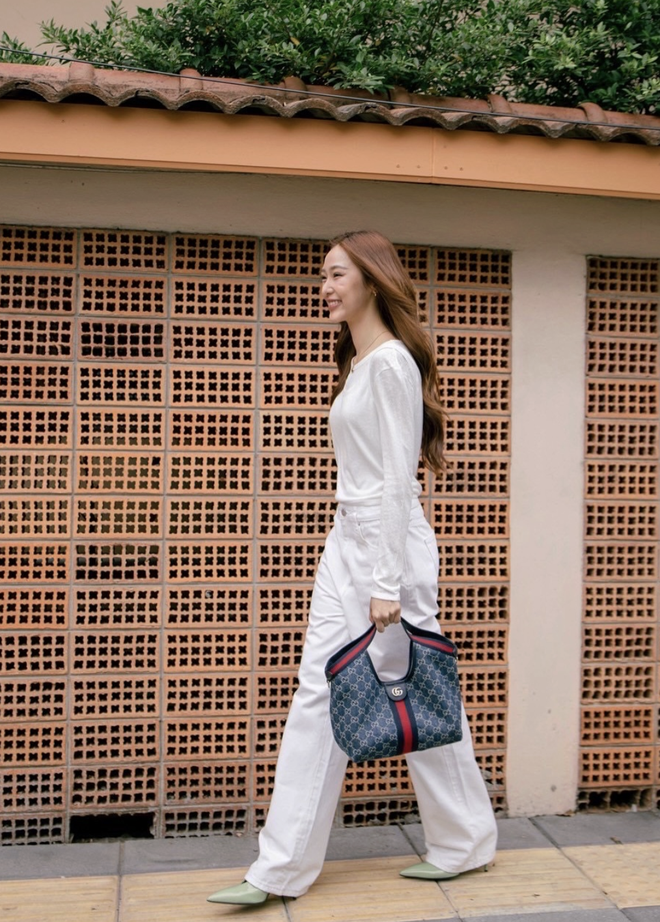 Tối giản mà sang trọng với quần dài trắng- Ảnh 6. Tối giản mà sang trọng với quần dài trắng- Ảnh 6.