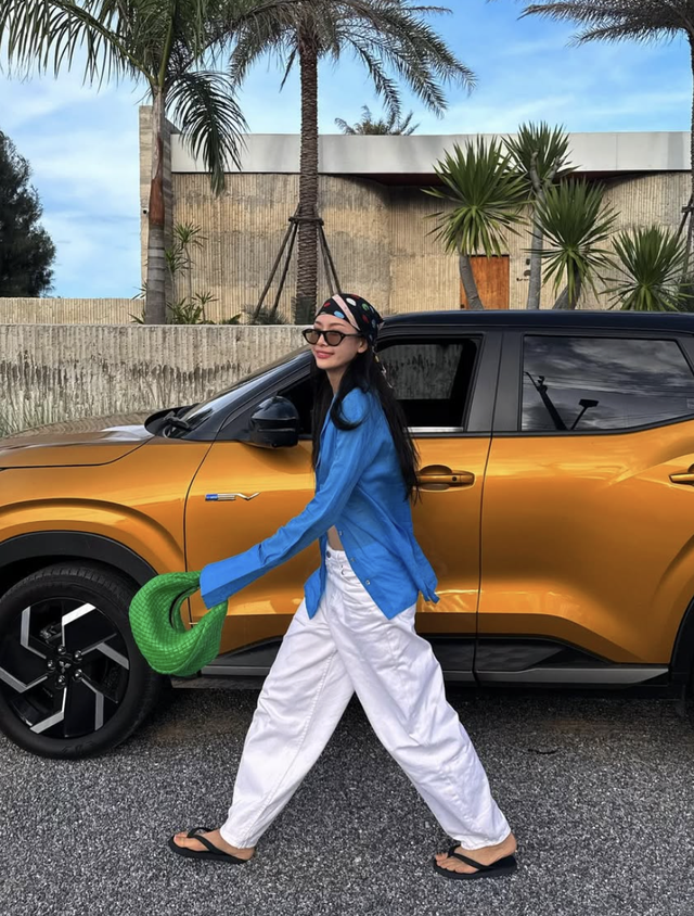 Tối giản mà sang trọng với quần dài trắng- Ảnh 8. Tối giản mà sang trọng với quần dài trắng- Ảnh 8.