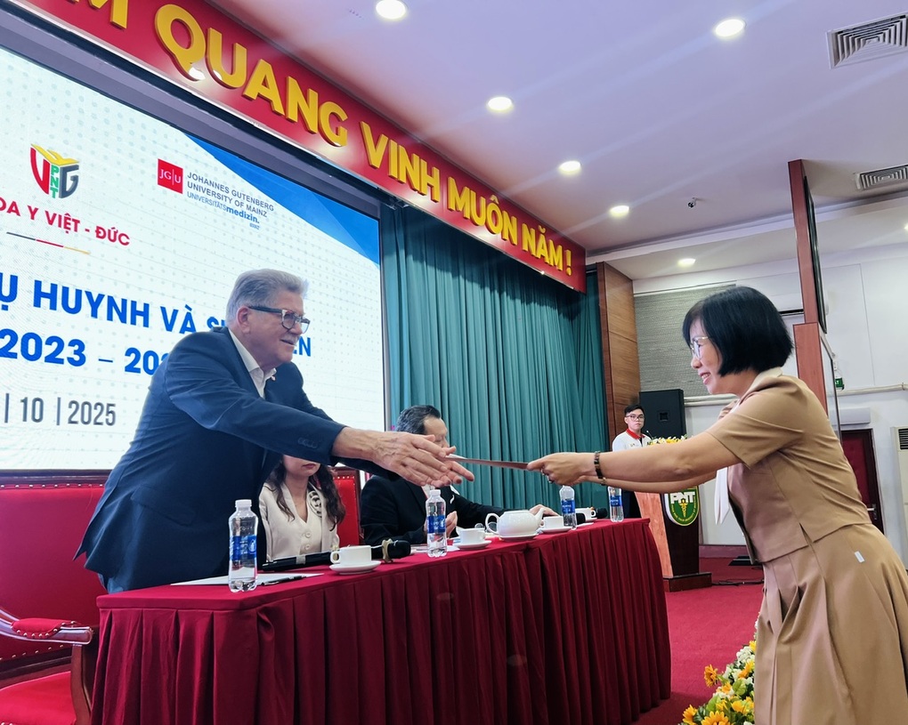 Chương trình học y quốc tế bị chấm dứt, sinh viên gửi tâm thư sang Đức - 3