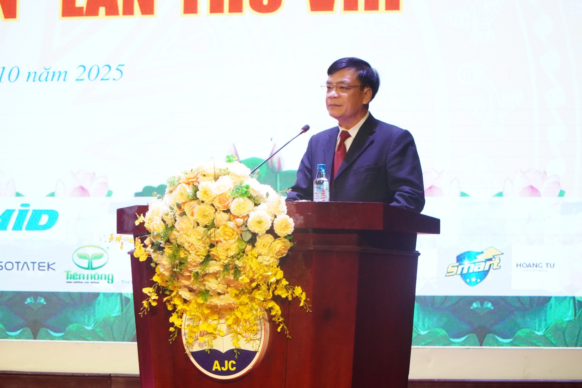 Lễ tổng kết, trao giải cuộc thi viết 'Vượt lên số phận' lần VIII- Ảnh 7.