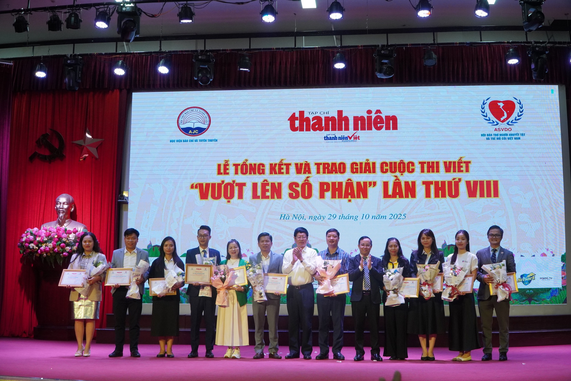 Lễ tổng kết, trao giải cuộc thi viết 'Vượt lên số phận' lần VIII- Ảnh 11.