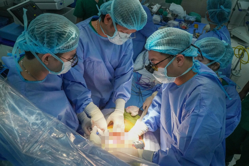 TPHCM: Người chú định về quê “chờ chết” hồi sinh nhờ ghép gan của cháu trai - 3