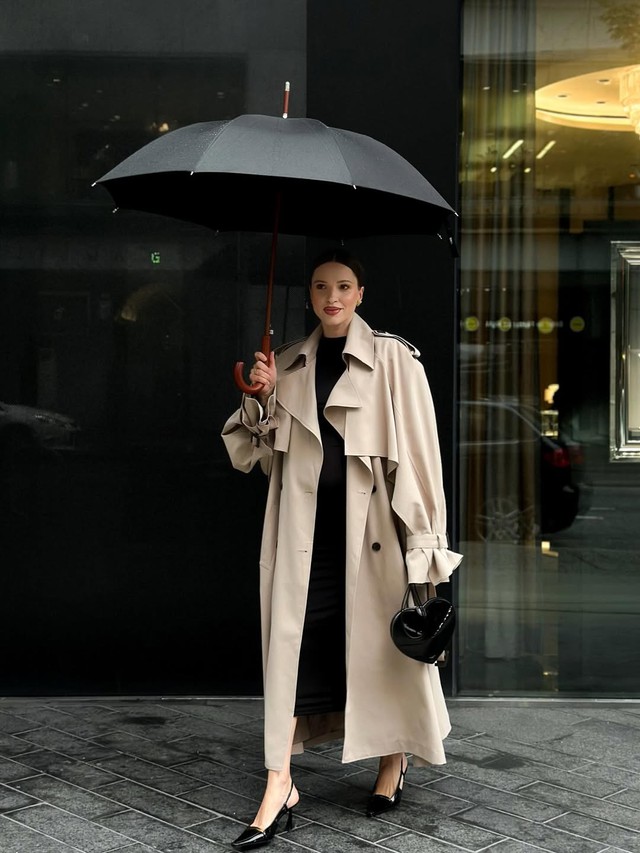 Làm chủ thần thái 'high fashion' cùng bộ đôi váy dài và áo khoác 8 Làm chủ thần thái 'high fashion" cùng bộ đôi váy dài và áo khoác - Ảnh 8.