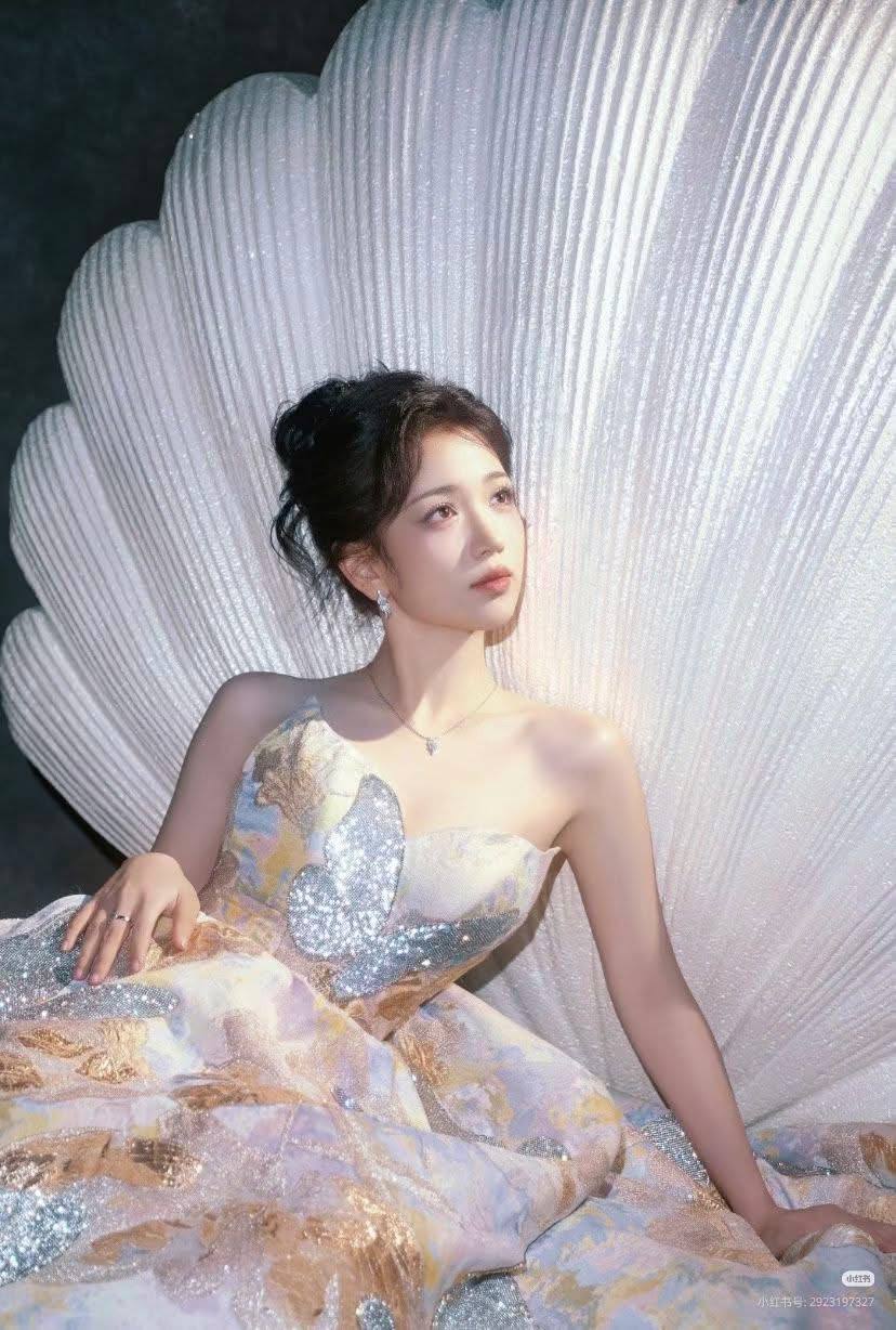 Mỹ nhân ngã dúi dụi trên thảm đỏ vẫn được khen duyên dáng- Ảnh 6.