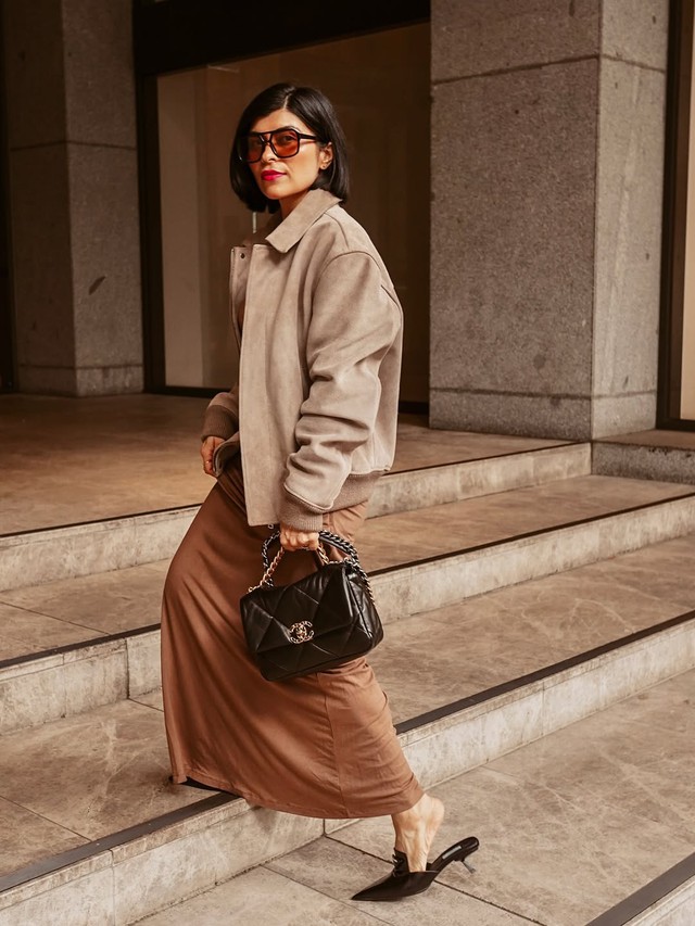 Diện váy dài đến công sở, một bước đi đầy phong cách - Ảnh 4.